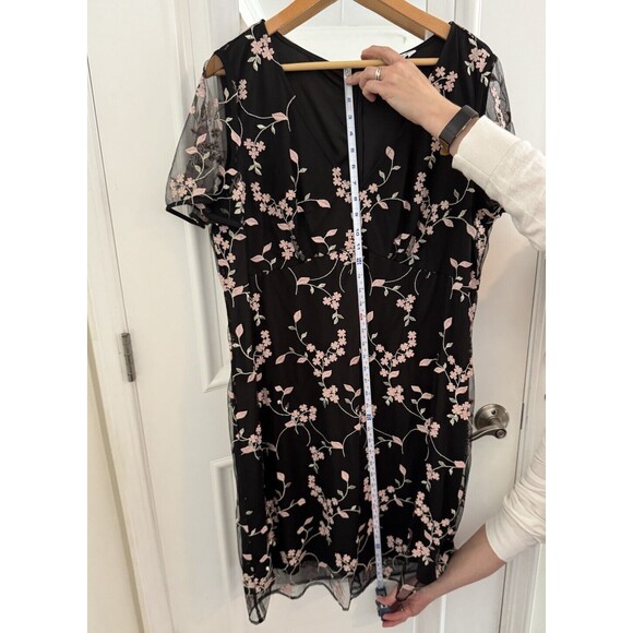 Estelle Dress Embroidered Floral V-neck Flutter Sleeves Women’s Plus Size 1X/ 18 - Picture 10 of 11